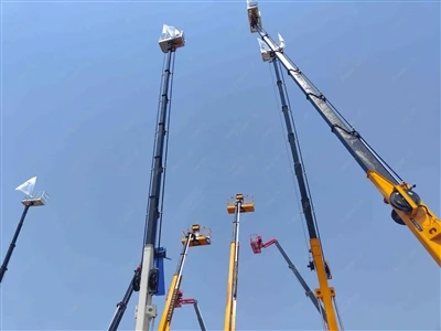 What are the key points of daily crane maintenance?