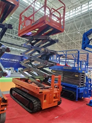 What are the types of cranes?